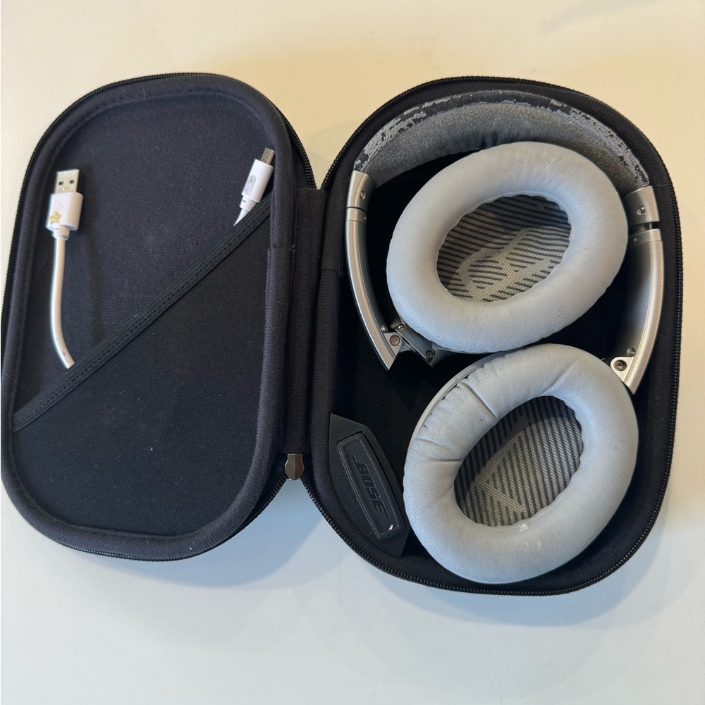 Bose Bluetooth Headphones with Case